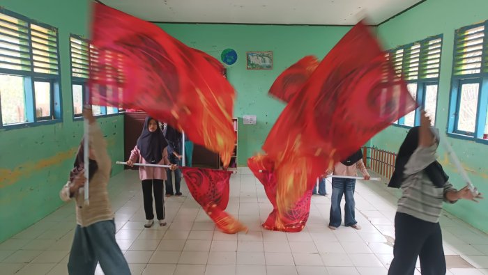 Giliran Tim Color Guard Marching Band MIN 4 Tebo Mulai Jalani Latihan Intensif Bersama Pelatih Eksternal