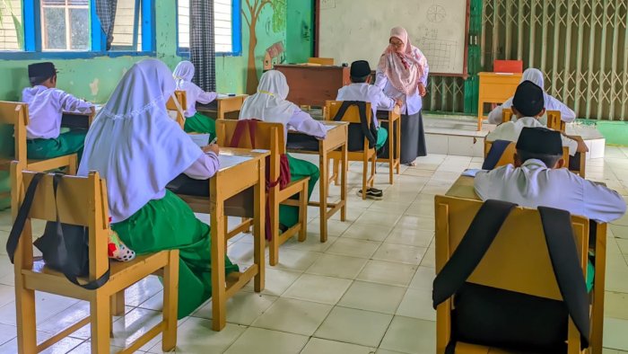 Hari Kedua Ujian Madrasah di MIN 4 Tebo Berlangsung Lancar, Seluruh Siswa Hadir