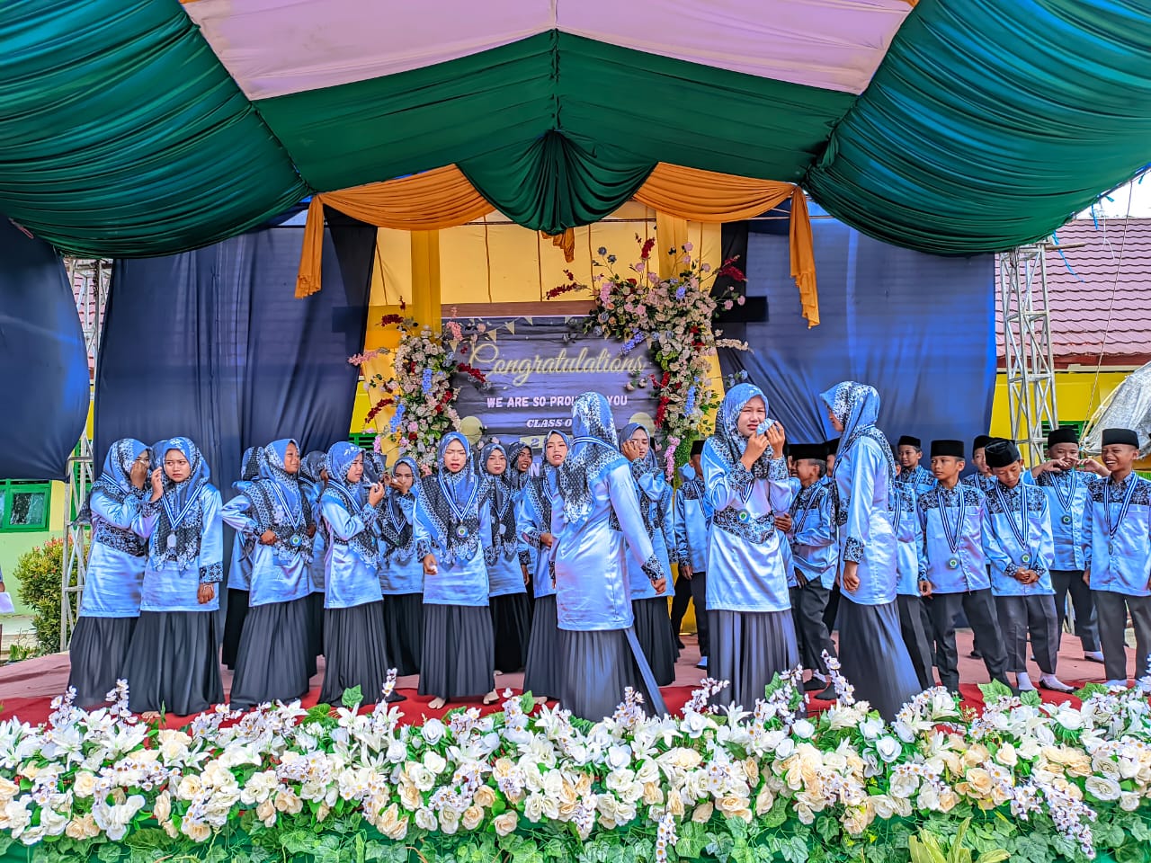 Khataman dan Penampilan Memukau Warnai Perpisahan Lulusan MIN 4 Tebo