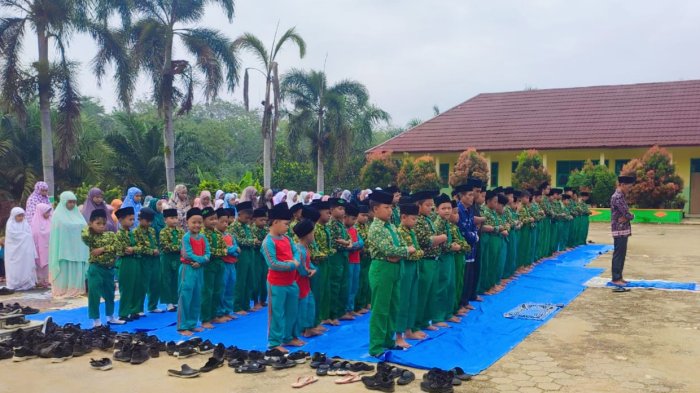 Shalat Dhuha Kembali Digelar di Halaman MIN 4 Tebo, Suasana Khusyuk Warnai Rabu Pagi