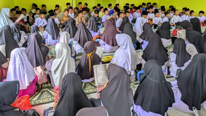 Suasana Khidmat Menyelimuti Tradisi Rutin Khataman Al-Quran dan Makan Bersama Menyambut Ramadhan di MIN 4 Tebo Suasana Khidmat Menyelimuti Tradisi Rutin Khataman Al-Quran dan Makan Bersama Menyambut Ramadhan di MIN 4 Tebo