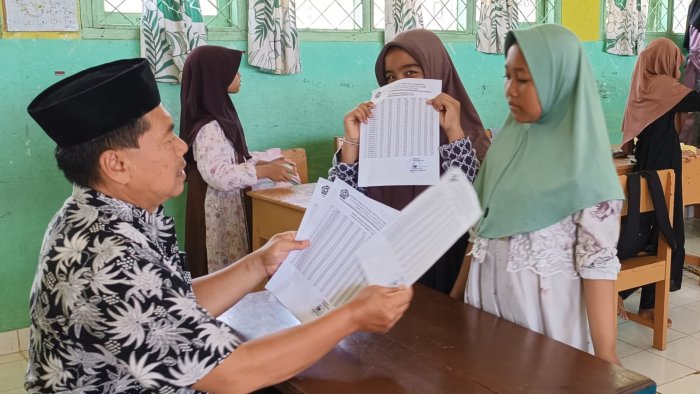 MIN 4 Tebo Bagikan Jadwal Imsakiyah Resmi Ramadhan 1447 H kepada Seluruh Siswa MIN 4 Tebo Bagikan Jadwal Imsakiyah Resmi Ramadhan 1447 H kepada Seluruh Siswa