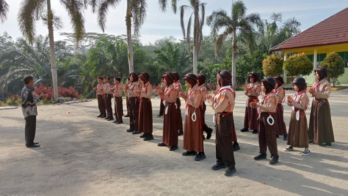 Kepala MIN 4 Tebo Lepas Kontingen Jambore Ranting dengan Penuh Harapan