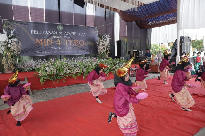 Tari Piring dari Sumatera Barat, Variasi Budaya Nusantara di Perpisahan Kelas 6 MIN 4 Tebo Tari Piring dari Sumatera Barat, Variasi Budaya Nusantara di Perpisahan Kelas 6 MIN 4 Tebo
