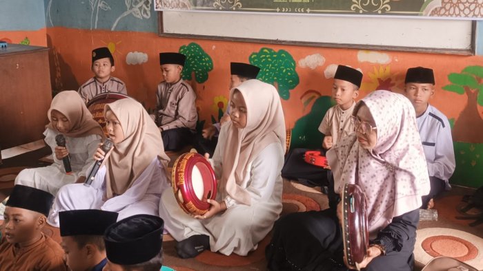 Tim Hadroh Tampil Memukau, MIN 4 Tebo Pertimbangkan Jadikan Ekstrakurikuler Tetap Tim Hadroh Tampil Memukau, MIN 4 Tebo Pertimbangkan Jadikan Ekstrakurikuler Tetap