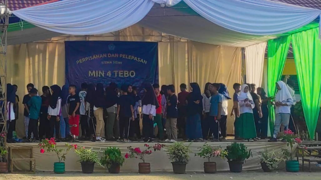 Siswa MIN 4 Tebo Gelar Gladi Resik Jelang Perpisahan Siswa MIN 4 Tebo Gelar Gladi Resik Jelang Perpisahan