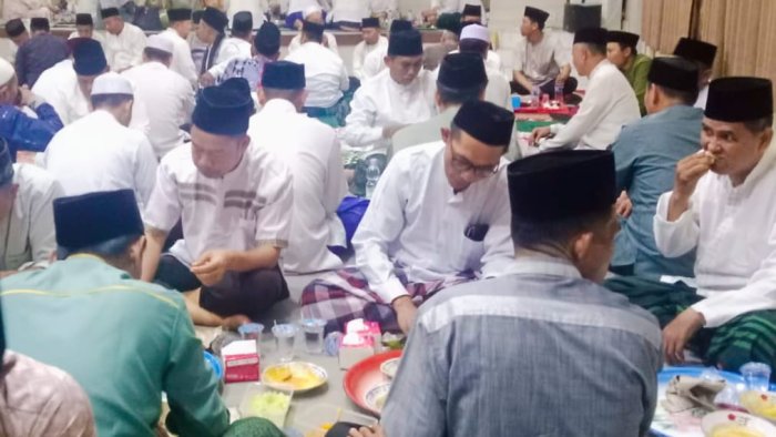 Filosofi Satu Nampan Dua Orang: Mengakar Kembali Adat Makan Besamo di Kemenag Tebo