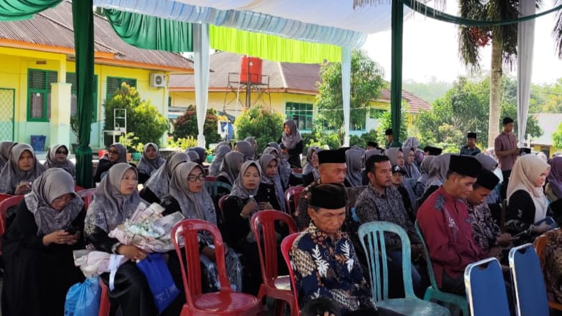 Wali Murid Ambil Peran Penuh dalam Pelepasan Siswa Kelas 6 Wali Murid Ambil Peran Penuh dalam Pelepasan Siswa Kelas 6