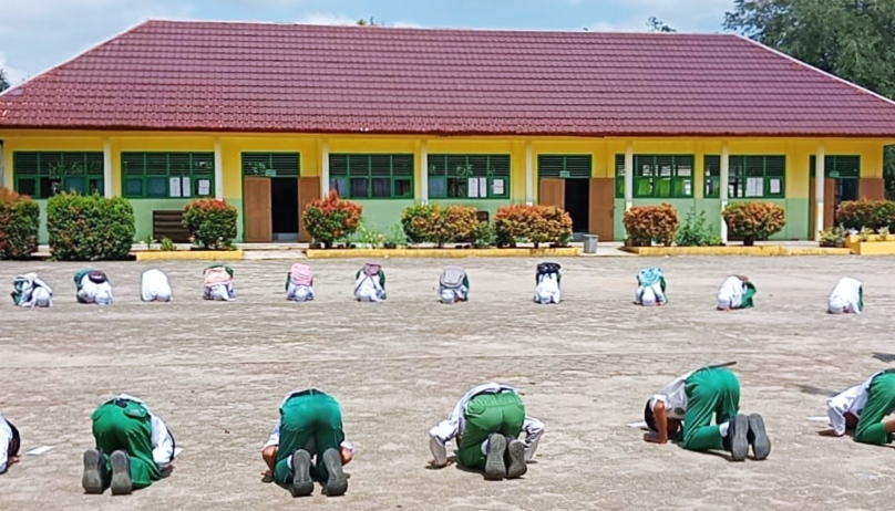 Pengumuman Kelulusan Siswa Kelas 6 MIN 4 Tebo diwarnai Sujud Syukur Pengumuman Kelulusan Siswa Kelas 6 MIN 4 Tebo diwarnai Sujud Syukur