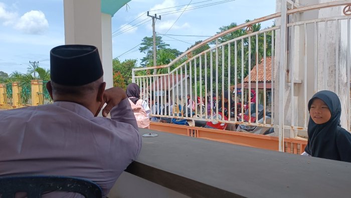 Keteraturan di Gerbang Ramah MIN 4 Tebo