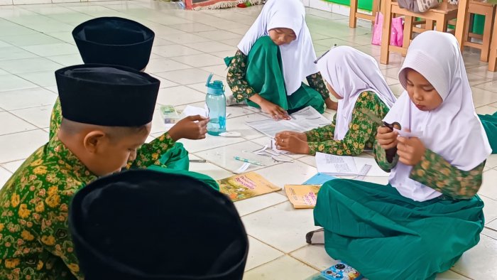Asah Pemahaman Sila Pancasila, Murid Kelas 5B MIN 4 Tebo Ikuti Tantangan Flashcards Berwaktu