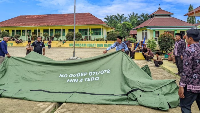 Jelang Jamran, MIN 4 Tebo Siapkan Tenda Baru Jelang Jamran, MIN 4 Tebo Siapkan Tenda Baru
