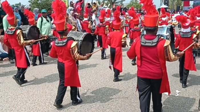 Tutup Barisan Karnaval, Marching Band MIN 4 Tebo Suguhkan Atraksi Epik