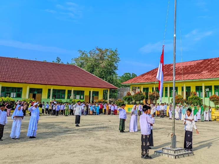 MIN 4 Tebo Gelar Upacara Peringatan Hari Santri