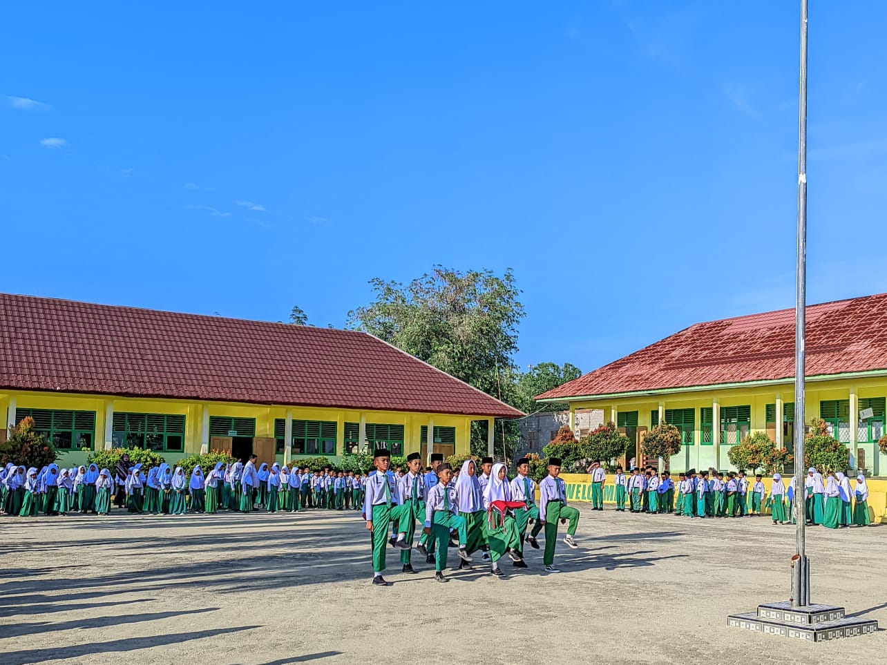 MIN 4 Tebo Gelar Upacara Hari Sumpah Pemuda