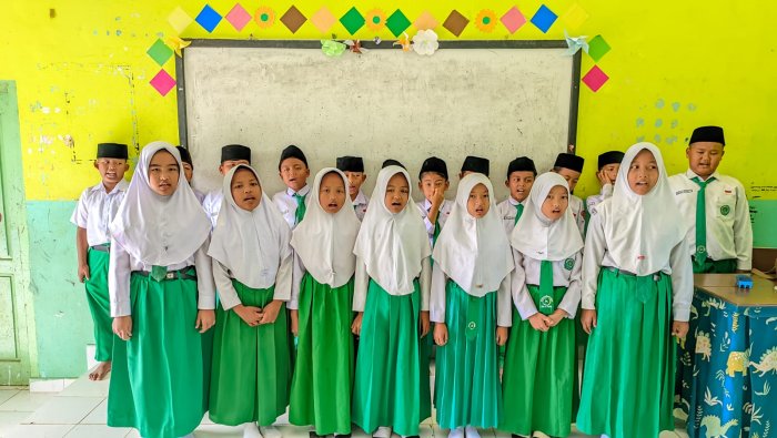 Siswa 4A MIN 4 Tebo Belajar Harmonisasi Suara dan Tempo Dalam Latihan Paduan Suara Siswa 4A MIN 4 Tebo Belajar Harmonisasi Suara dan Tempo Dalam Latihan Paduan Suara