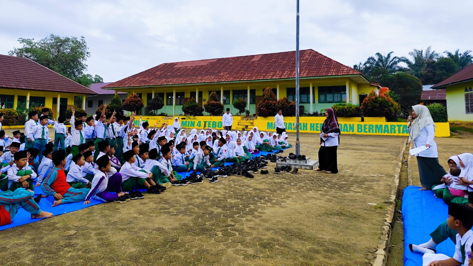 MIN 4 Tebo Laksanakan Muhadhoroh Rutin Setiap Selasa Pagi MIN 4 Tebo Laksanakan Muhadhoroh Rutin Setiap Selasa Pagi
