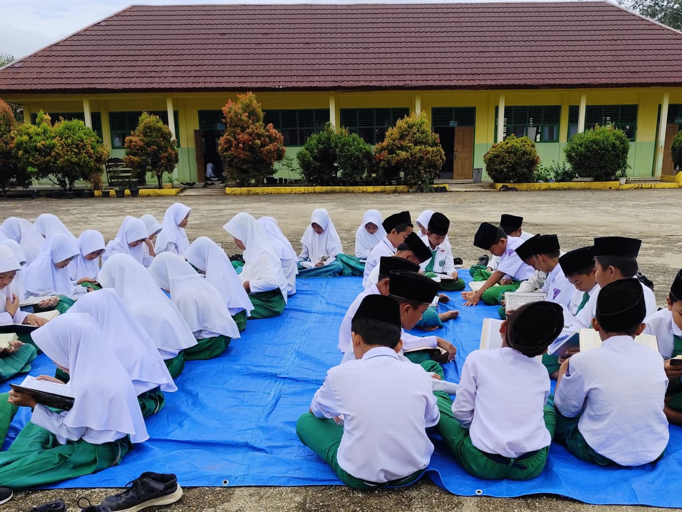 Dua Kelompok Siswa MIN 4 Tebo Khatam Al-Qur’an Dua Kelompok Siswa MIN 4 Tebo Khatam Al-Qur’an