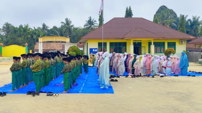 Meski Shalat Dhuha Lebih Dianjurkan Secara Individu, MIN 4 Tebo Laksanakan Secara Berjamaah untuk Pembelajaran Meski Shalat Dhuha Lebih Dianjurkan Secara Individu, MIN 4 Tebo Laksanakan Secara Berjamaah untuk Pembelajaran