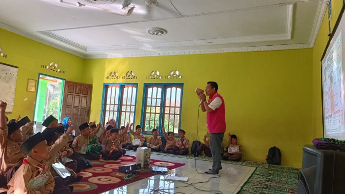 Kolaborasi dengan Yakult, Murid Baru MIN 4 Tebo Dapatkan Edukasi Kesehatan Pencernaan dan Cicip Produk Gratis Kolaborasi dengan Yakult, Murid Baru MIN 4 Tebo Dapatkan Edukasi Kesehatan Pencernaan dan Cicip Produk Gratis