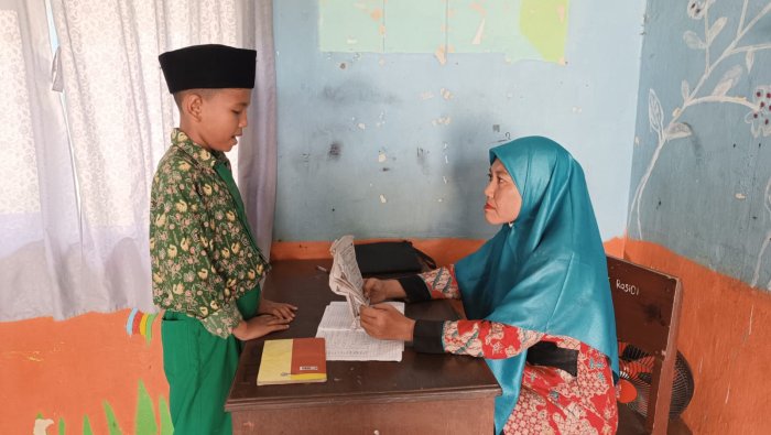 Siswa Kelas 5A MIN 4 Tebo Setorkan Hafalan Juz Amma