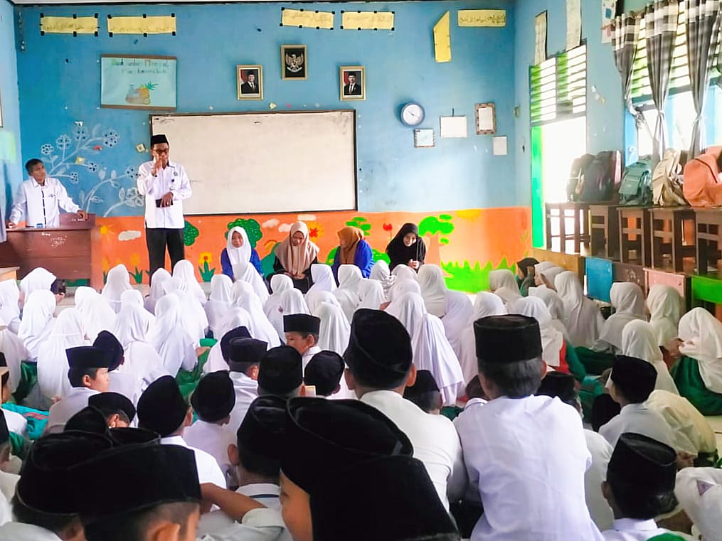 Pokjawas Madrasah Kemenag Tebo Tinjau Pesantren Ramadhan di MIN 4 Tebo Pokjawas Madrasah Kemenag Tebo Tinjau Pesantren Ramadhan di MIN 4 Tebo