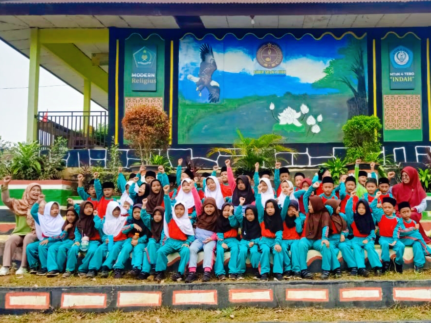 Siswa Kelas 1 MIN 4 Tebo Kunjungi MTsN 4 Tebo Siswa Kelas 1 MIN 4 Tebo Kunjungi MTsN 4 Tebo