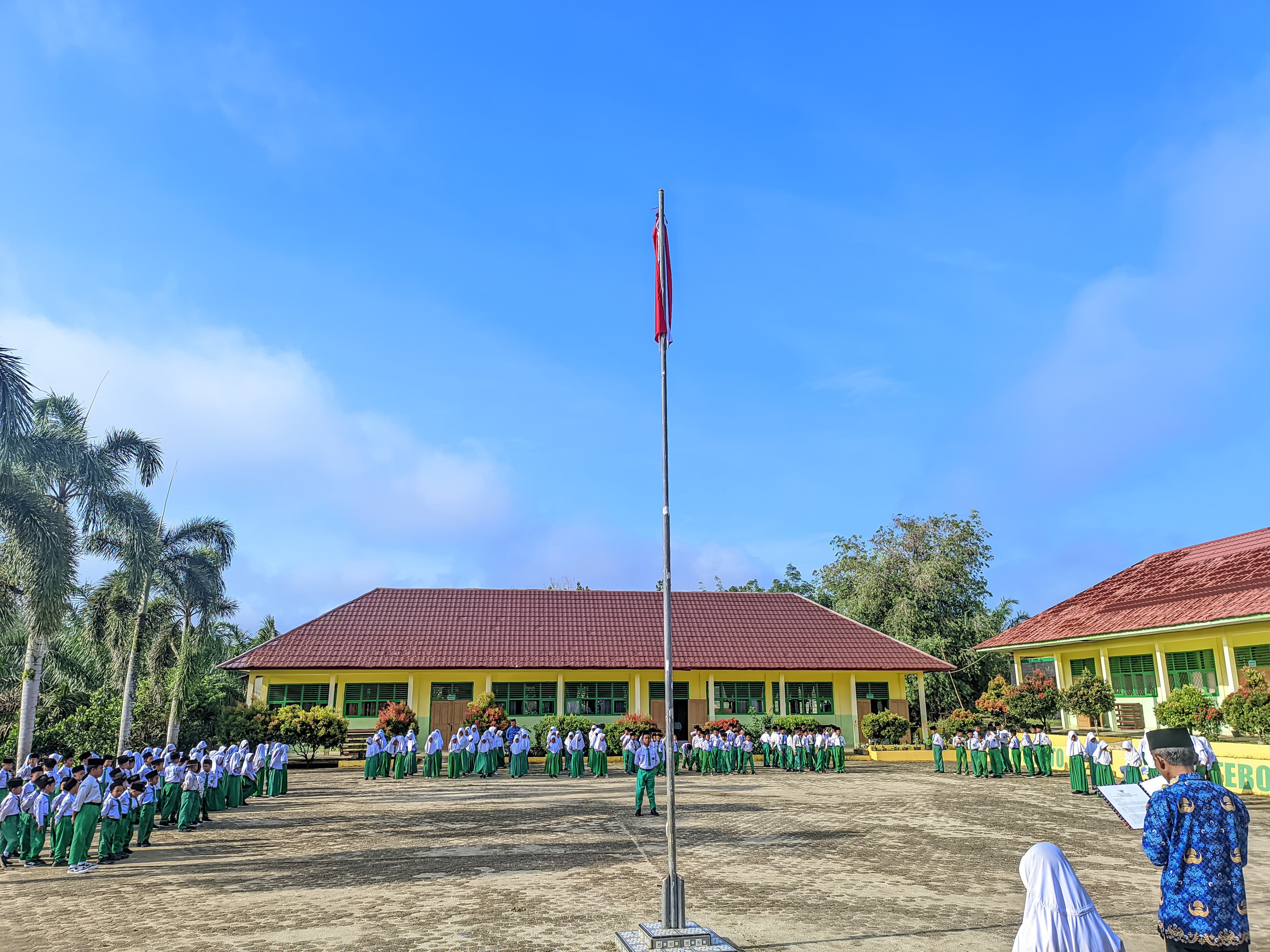 Upacara Hari Pahlawan di MIN 4 Tebo