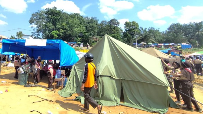 Gotong Royong Bongkar Tenda, Kontingen MIN 4 Tebo Akhiri Jamran dengan Kekompakan
