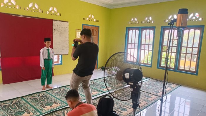 Lengkapi PDUM, MIN 4 Tebo Gelar Pemotretan untuk Siswa Kelas 6 Lengkapi PDUM, MIN 4 Tebo Gelar Pemotretan untuk Siswa Kelas 6