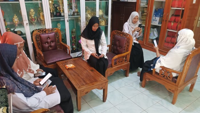 Guru MIN 4 Tebo Mulai Jalankan Program Tuntas Baca Al-Quran Guru MIN 4 Tebo Mulai Jalankan Program Tuntas Baca Al-Quran