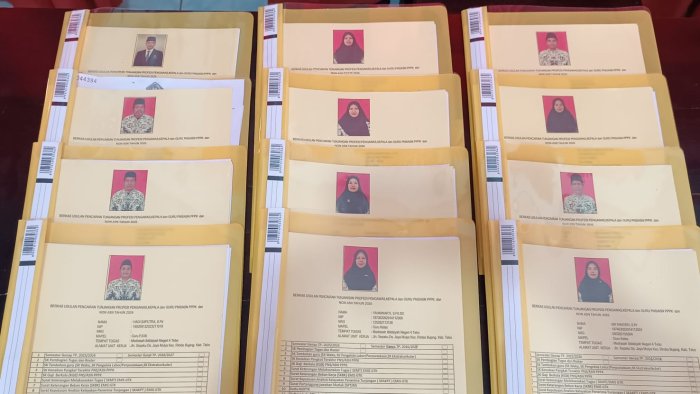 Tindak Lanjut Instruksi Bid. Penmad Kemenag Tebo, Guru MIN 4 Tebo Lengkapi Berkas TPG dan Tukin Tindak Lanjut Instruksi Bid. Penmad Kemenag Tebo, Guru MIN 4 Tebo Lengkapi Berkas TPG dan Tukin