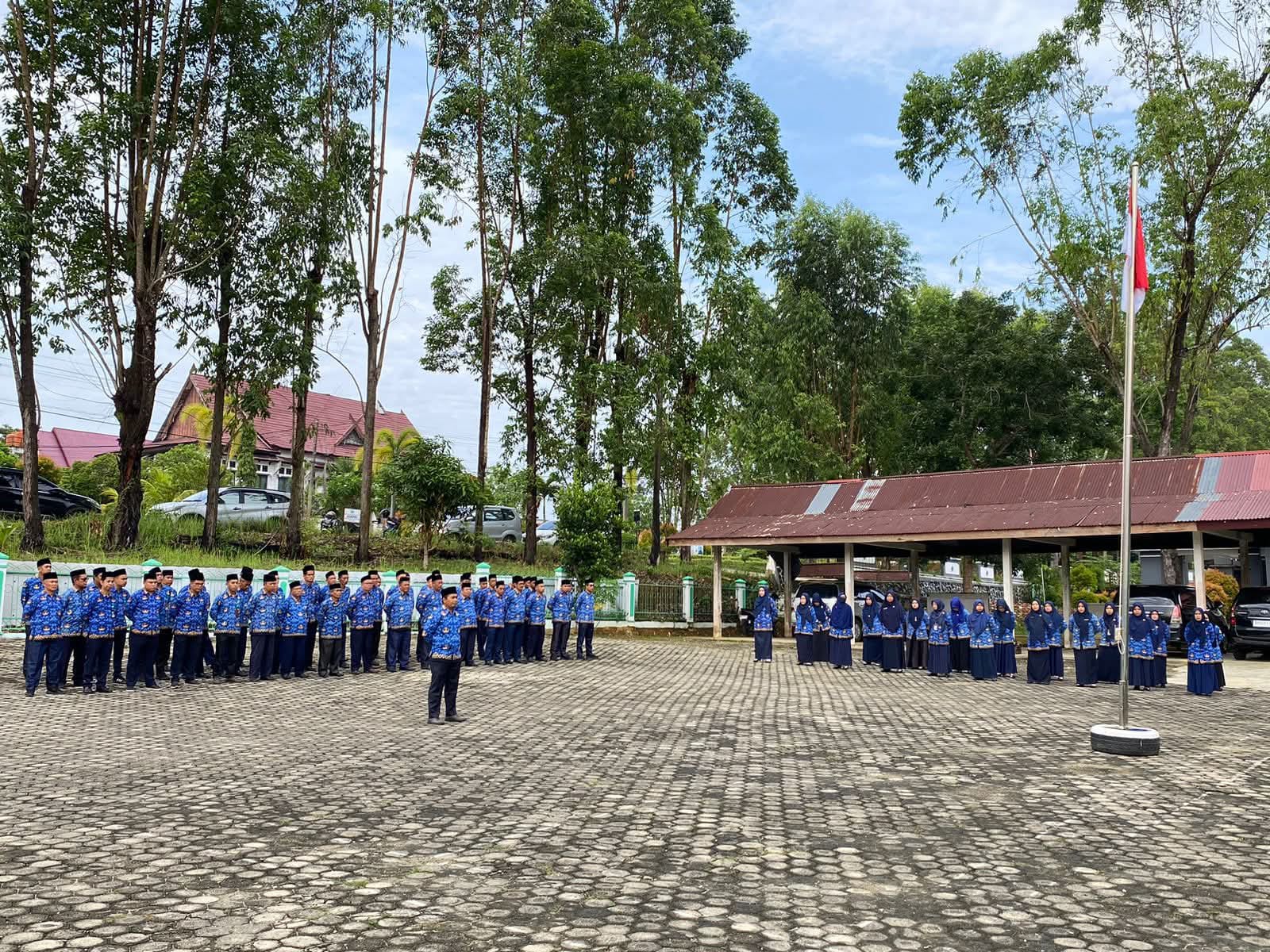 Kepala MIN 4 Tebo Ikuti Upacara Kesadaran Nasional di Kantor Kemenag Tebo