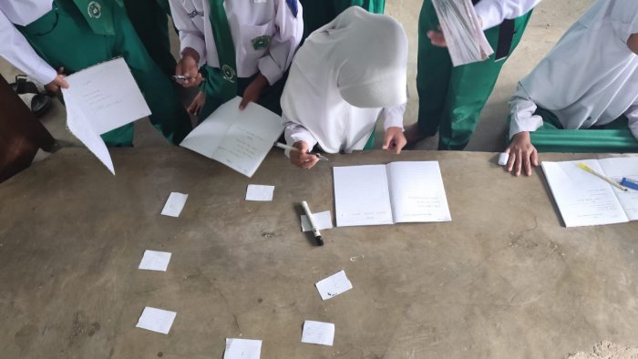 Keseruan Murid Kelas 3B MIN 4 Tebo Belajar Bilangan Cacah dengan Spidol Berputar dan Kartu Angka