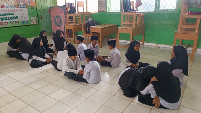 Suasana Haru di Kelas 5B MIN 4 Tebo: Momen Saling Memaafkan Jelang Libur Panjang Idul Fitri