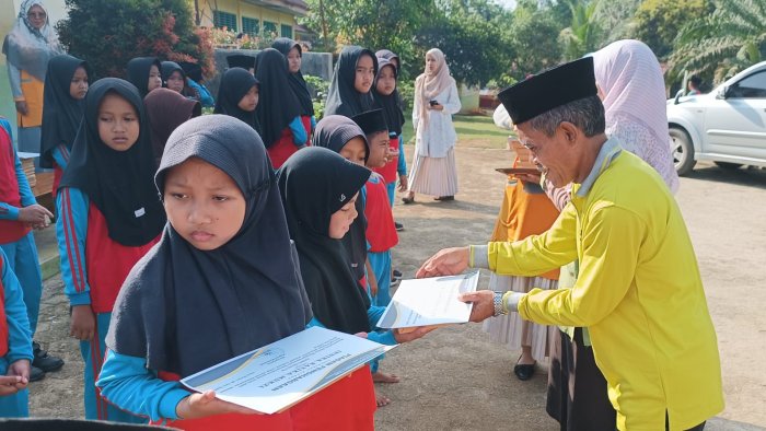 MIN 4 Tebo Laksanakan Pembagian Rapor Semester Genap Tahun Pelajaran 2025/2026 MIN 4 Tebo Laksanakan Pembagian Rapor Semester Genap Tahun Pelajaran 2025/2026