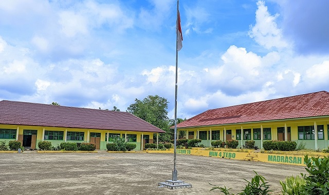  MIN 4 Tebo Peringati Hardiknas 2025 Secara Sederhana