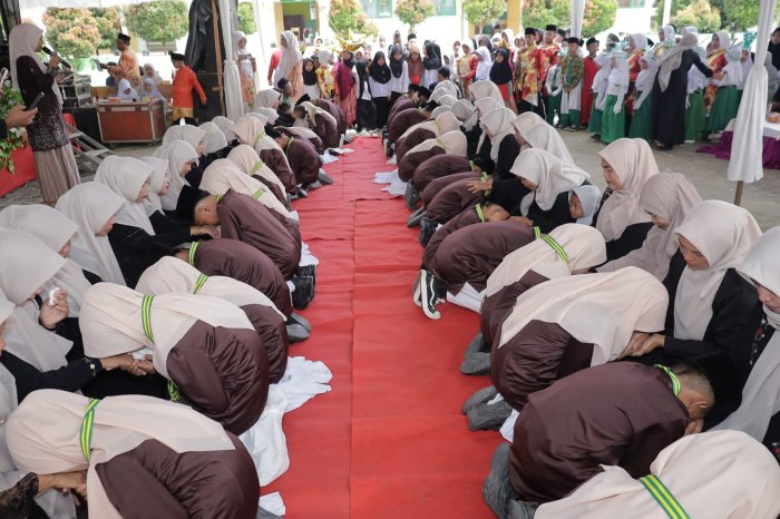 Enam Tahun Bukan Waktu yang Singkat, Makna Mendalam di Balik Pelepasan Kelas 6 MIN 4 Tebo Enam Tahun Bukan Waktu yang Singkat, Makna Mendalam di Balik Pelepasan Kelas 6 MIN 4 Tebo