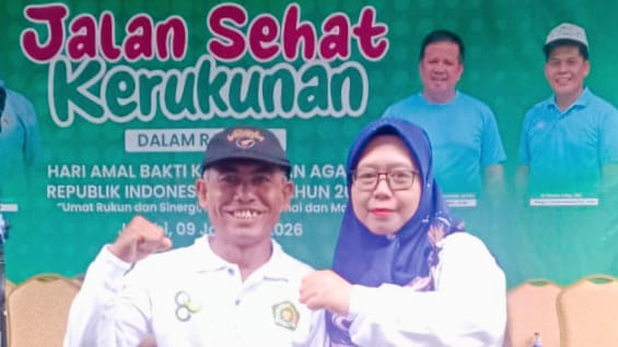 Ribuan Langkah Menyatukan Jambi, Kepala MIN 4 Tebo dan Istri Ikuti Jalan Sehat Kerukunan HAB ke-80 Kemenag Ribuan Langkah Menyatukan Jambi, Kepala MIN 4 Tebo dan Istri Ikuti Jalan Sehat Kerukunan HAB ke-80 Kemenag