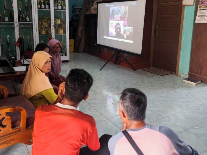 Pelaku Usaha Kantin MIN 4 Tebo Ikuti Sosialisasi Sertifikasi Halal