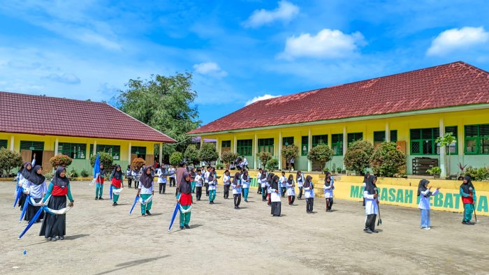 Marching Band MIN 4 Tebo Latihan dengan Formasi Lengkap