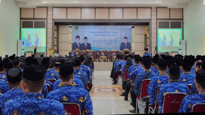 Staf MIN 4 Tebo Ikuti Pelantikan dan Terima SK PPPK