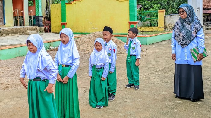 Faktor Keluarga Diperhatikan: MIN 4 Tebo Cari Solusi Bersama untuk Mengatasi Keterlambatan Siswa Faktor Keluarga Diperhatikan: MIN 4 Tebo Cari Solusi Bersama untuk Mengatasi Keterlambatan Siswa