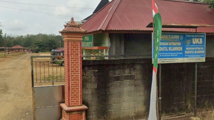 Guru MIN 4 Tebo Awasi TKA Susulan MIS Raudhatul Mujawwidin, Tenangkan Peserta Saat Alami Kendala Logout Masal 35 Menit Guru MIN 4 Tebo Awasi TKA Susulan MIS Raudhatul Mujawwidin, Tenangkan Peserta Saat Alami Kendala Logout Masal 35 Menit