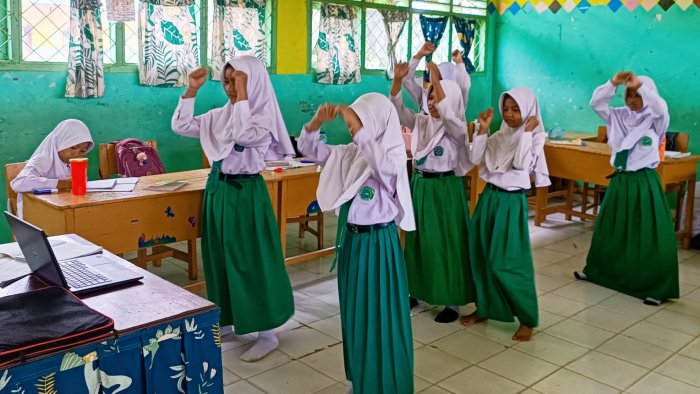 Regenerasi Instruktur Senam MIN 4 Tebo Kian Meluas, Siswa Kelas 4 Langsung Hafal Gerakan Meski Hanya Belajar Lewat Video Regenerasi Instruktur Senam MIN 4 Tebo Kian Meluas, Siswa Kelas 4 Langsung Hafal Gerakan Meski Hanya Belajar Lewat Video