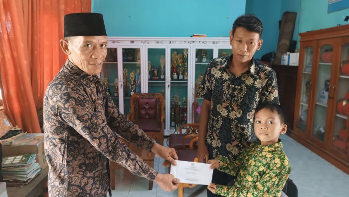 Guru MIN 4 Tebo Inisiatif Iuran untuk Satu Beasiswa Tambahan Guru MIN 4 Tebo Inisiatif Iuran untuk Satu Beasiswa Tambahan