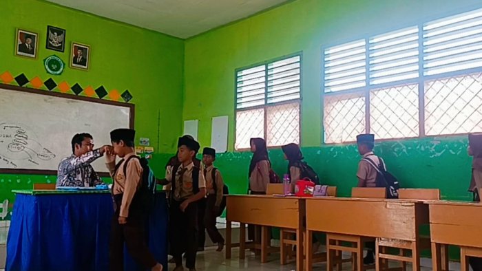 Kilas Balik 2025: Pembiasaan Positif MIN 4 Tebo - Merajut Karakter dalam Keseharian Kilas Balik 2025: Pembiasaan Positif MIN 4 Tebo - Merajut Karakter dalam Keseharian