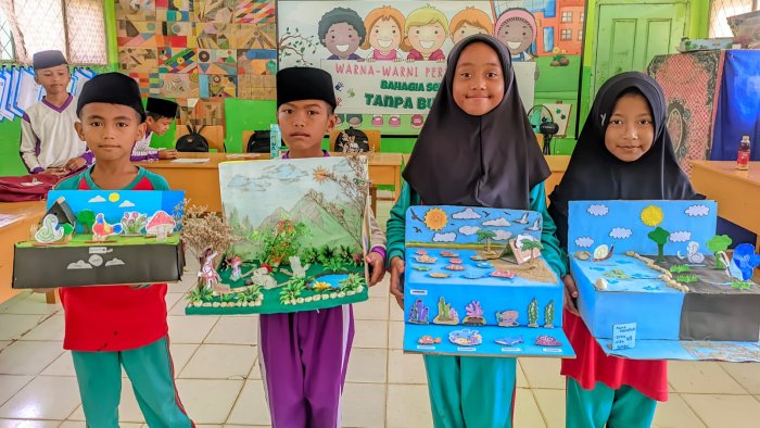 Kilas Balik 2025: Kreativitas Tak Terbatas, Media Sederhana untuk Pemahaman Tak Terhingga di MIN 4 Tebo