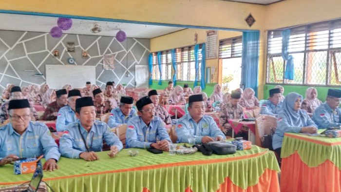 Kepala MIN 4 Tebo Instruksikan Guru Pedomani Poin-poin Hasil Rapat Koordinasi FKKM di MAN 2 Tebo