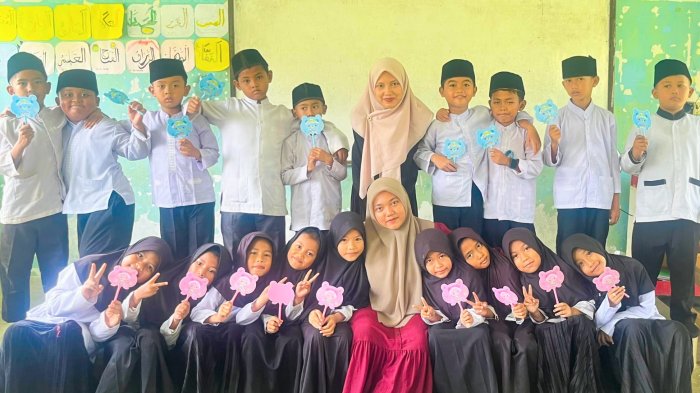 Siswa Kelas 3B MIN 4 Tebo Nikmati Momen Hangat Jelang Perpisahan dengan Mahasiswa PPLK